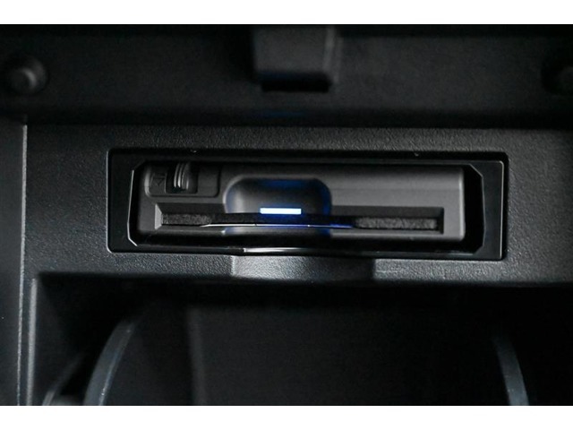ETC車載器です。　高速・有料道路の料金をキャッシュレス、スムーズに通過できます。