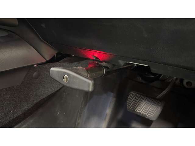 盗難防止装置付き(ブレーキペダルロック)