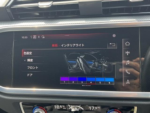 ●マルチアカラーアンビエントライト『30色の中から好きな色が選べるので、気分やシチュエーションに合わせていつでもイルミネーションの色を変えることが可能となります。』