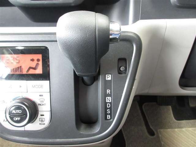 変速ショックの無い無段変速のCVT。燃費も良好です。