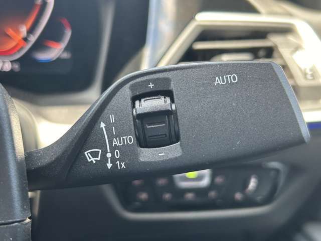 LIBERALAでは多種多様の車種をご用意させて頂いております。お客様がご納得いくまで、そのお車の持つ特性を五感すべてで感じ取っていただける場をご提供致します