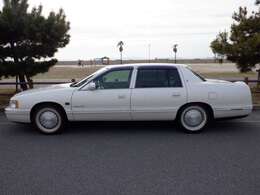 オートワイパー・フロアマット＆バイザー・プライバシーガラス・アームレスト・純正カップホルダー・字光式ベース