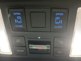 【両側パワースライドドア】スマートキーや運転席のスイッチで後席両側スライドドアの開閉が可能♪電動だから力を入れてドアを開ける必要が無く、小さなお子様でも簡単に開け閉めでき快適です♪