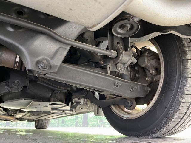 お車を安心してお乗りいただく為には、足回りの定期点検が欠かせません。サービスサポート（有償保証）では無料点検もご提供しており、安心のカーライフをお過ごしいただけるサポート体制が整っています。