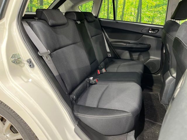 後部座席も気になるようなキズ・汚れやへたり等、大きなダメージはなく、良好な状態です。