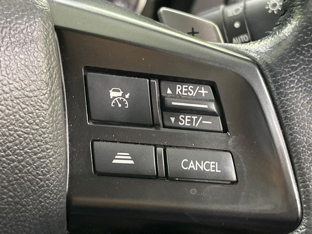 【全車速追従機能付クルーズコントロール】高速道路での長距離走行が楽に！！自動で速度を保つクルーズコントロールが、衝突軽減システムと連携し、前方の車両を感知して車間を保つように速度調節してくれます！！