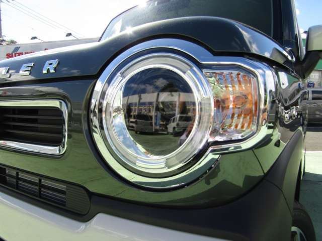ヘッドライトはLEDランプです。LEDランプは従来のハロゲンランプと比べて、長寿命・省電力、そしてとても明るいのです！