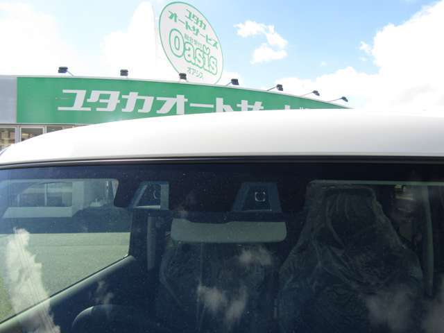 スズキの予防安全技術を搭載。フロントに取り付けられたデュアルカメラで、運転をサポートします。ぶつかりそうになった時にはブザーで警告＆ブレーキで運転をアシストしてくれます。
