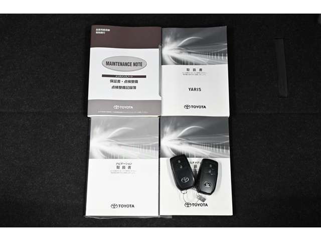 保証書・記録簿・取扱説明書と揃っていいます。キーの電池は新品にお取替えしてから納車させて頂きます。