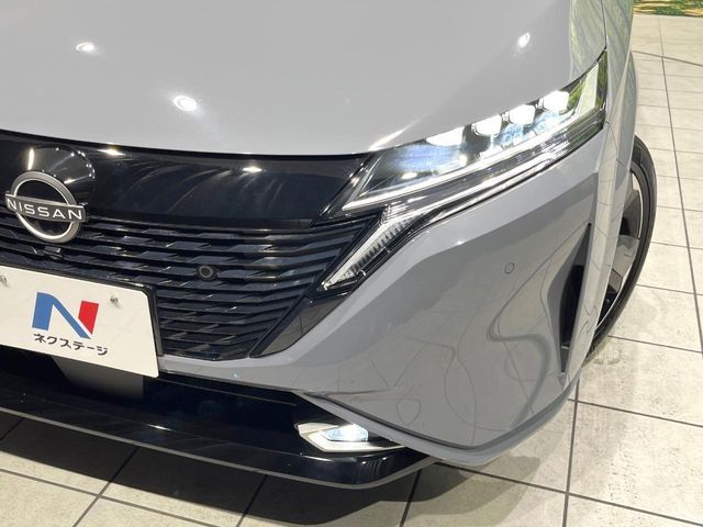 【LEDヘッドライト】悪天候や夜間走行時も良好な視界を確保し安心して運転できる高輝度LEDヘッドライトを装備！点灯速度が早く、消費電力も抑えられています。
