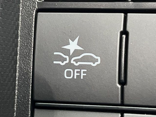 【スマートアシスト】走行中に前方の車両等を認識し、衝突しそうな時は警報とブレーキで衝突回避と被害軽減をアシスト。より安全にドライブをお楽しみいただけます。