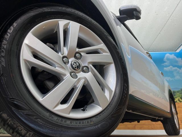 【純正16インチアルミホイール】外観にマッチした純正アルミホイールを装着しております。各種社外アルミホイールや、スタッドレスタイヤも取扱いしております。是非ご相談ください♪