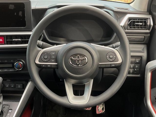 ステアリングも使用感が少なく、きれいな状態となっております♪