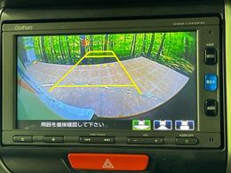 【バックカメラ】駐車時に後方がリアルタイム映像で確認できます。大型商業施設や立体駐車場での駐車時や、夜間のバック時に大活躍！運転スキルに関わらず、今や必須となった装備のひとつです！