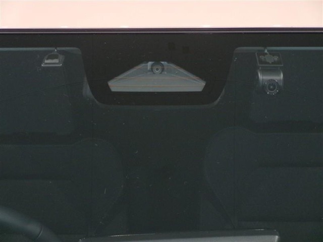 安心の衝突軽減ブレーキ搭載！！アクセル踏み間違い防止機構も付いています。