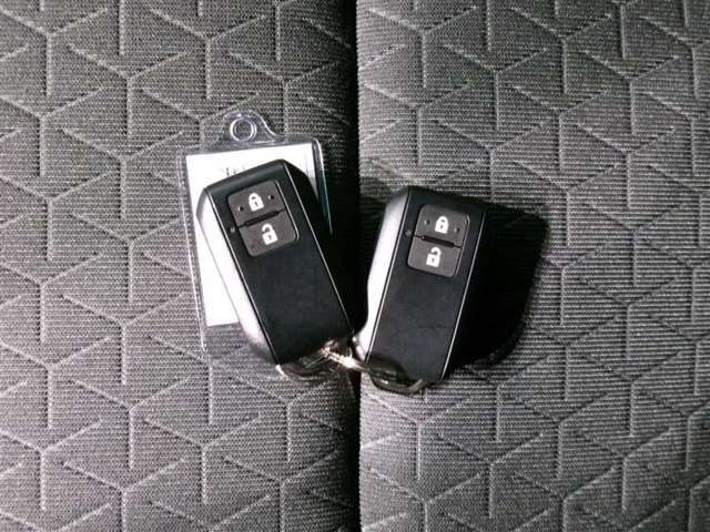 スマートキー2個付きです。