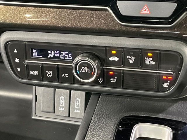 【シートヒーター】寒い日に重宝するシートヒーター！エアコンより早く温まってくれるので寒がりの人も安心ですね♪エアコンの温風は乾燥するから苦手、という方にもをおすすめです。