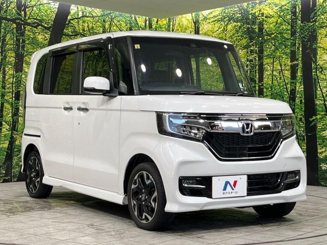 大好評のボディコーティング「弾スプラッシュコート」もご納車までに施工可能。通常のガラスコートと異なる、耐久年数6年の無機質ガラスコーティングが、ボディをキレイな状態に保ってくれます。