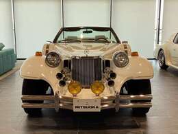 排気量は5LのV8エンジンになります。力強い走行と音をお楽しみいただけます。