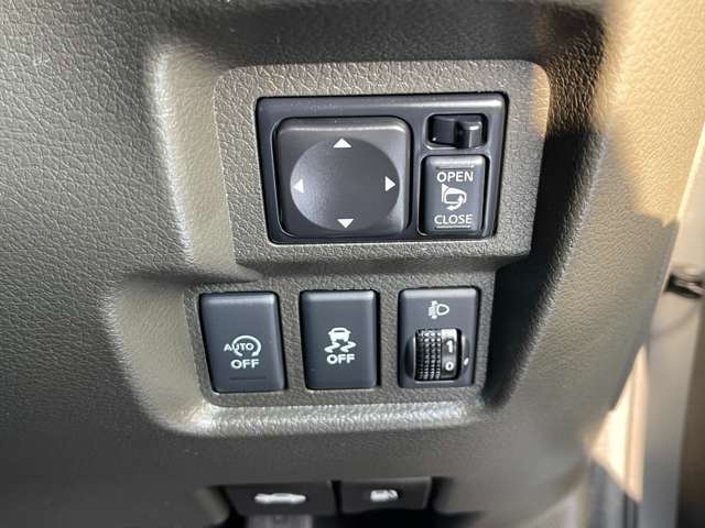 横滑り防止やアイドリングストップ機能も装備されております！