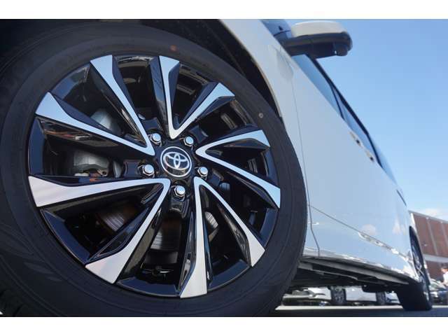 205/55R17タイヤ＆17×6Jアルミホイール（切削光輝＋ブラック塗装）