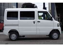 JAAA（日本自動車鑑定協会）発行による鑑定書つきで安心です。これまでの販売店が独自に行ってきたものとは異なり、第三者が鑑定結果を付けることで、より信頼を高めるものです。