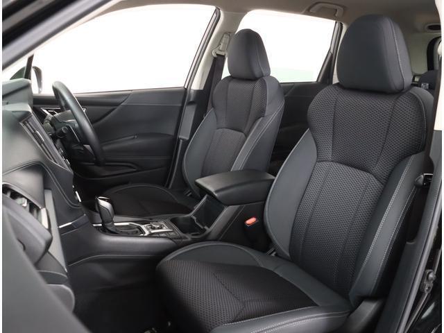 長時間の運転も疲れにくいフロントシート！体をしっかり支えてくれて運転がしやすい形状です！