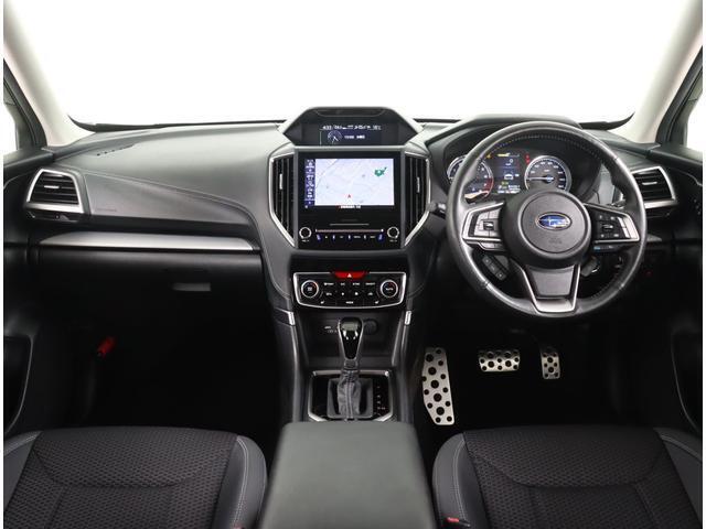 ドライバーが運転以外のことに気を遣うことなく、疲れにくく、安心・集中して運転ができる。SUBARUは視界設計をはじめ、操作パネルやシートのデザインなど細部にまでこだわっています。