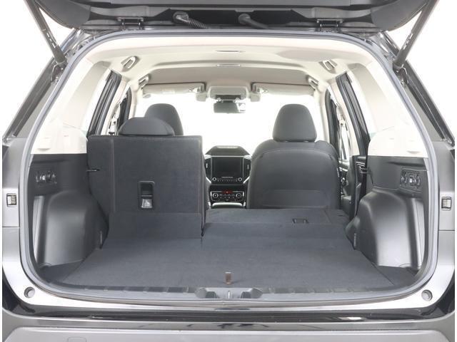 広々としたラゲージスペース！後席を倒すとさらに広く使えます。