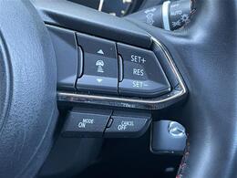 【エマージェンシーブレーキ】前方の状況をチェックし、車両や歩行者との衝突を回避したり、衝突による被害を低減するための技術です。