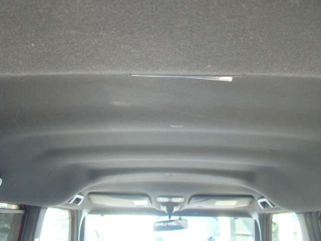 天井まわり綺麗です！汚れやシミなどはご納車までにクリーニングをしてお渡ししています。
