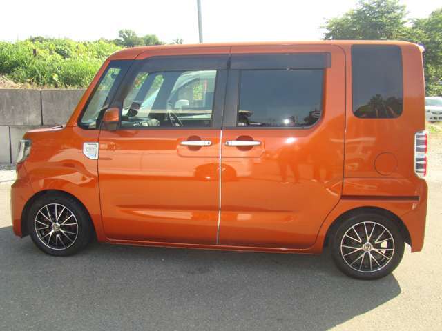 総額価格には自動車税・リサイクル料金・車検整備付き車両には自賠責保険料・重量税・印紙代等の法定費用がすべて含まれております！登録が管轄地域外の場合は別途登録料が発生いたします。