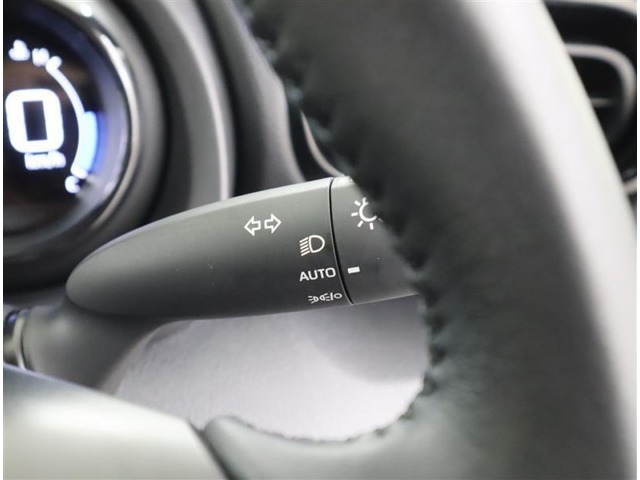 暗くなると自動で点灯AUTOライトは、連続するトンネルで重宝しますね