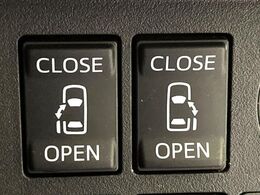 【両側パワースライドドア】スマートキーや運転席のスイッチで後席両側スライドドアの開閉が可能♪電動だから力を入れてドアを開ける必要が無く、小さなお子様でも簡単に開け閉めでき快適です♪