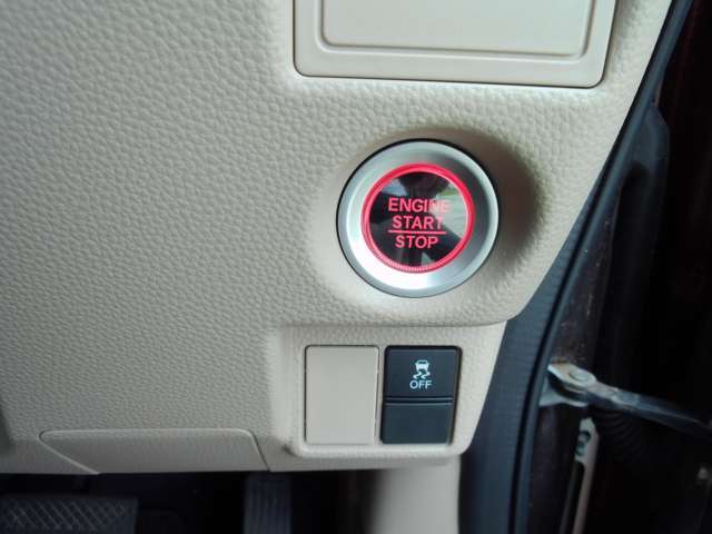 運転しながら操作しやすいように各種ボタンが設置されています♪ストレスのない快適なドライブに必須です！