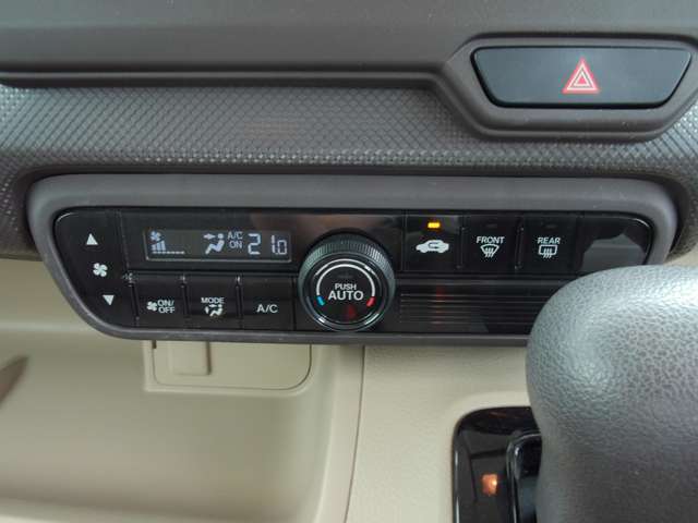 運転しながら操作しやすいように各種ボタンが設置されています♪ストレスのない快適なドライブに必須です！