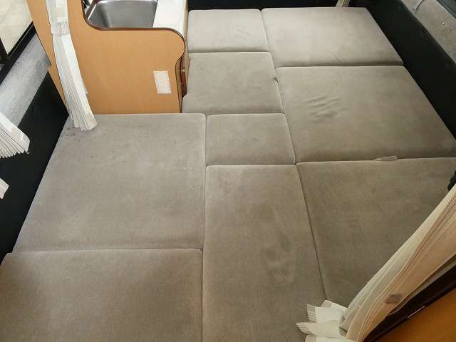 営業時間は9：00から18：00までとなります。また　休祝日を除く毎週火曜日は定休日となります