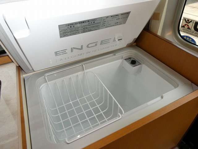 キャンピングカーには欠かせないDC冷蔵庫♪