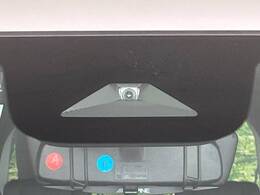 【ホンダセンシング】走行中に前方の車両等を認識し、衝突しそうな時は警報とブレーキで衝突回避と被害軽減をアシスト。より安全にドライブをお楽しみいただけます。