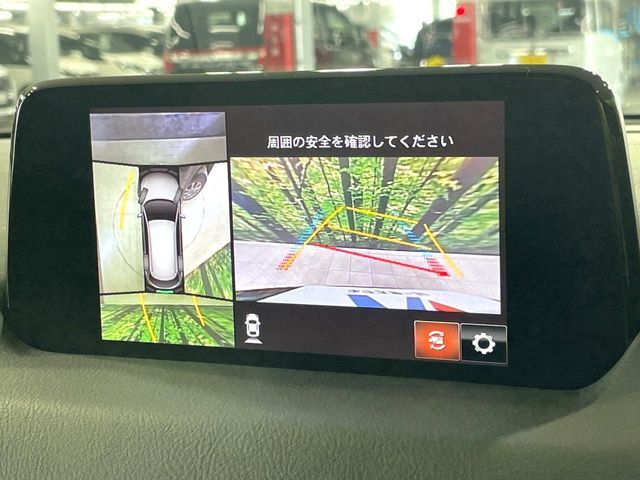 【360°ビューモニター】専用のカメラにより、上から見下ろしたような視点で360度クルマの周囲を確認することができます☆死角部分も確認しやすく、狭い場所での切り返しや駐車もスムーズに行えます。