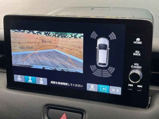 【バックカメラ】駐車時に後方がリアルタイム映像で確認できます。大型商業施設や立体駐車場での駐車時や、夜間のバック時に大活躍！運転スキルに関わらず、今や必須となった装備のひとつです！