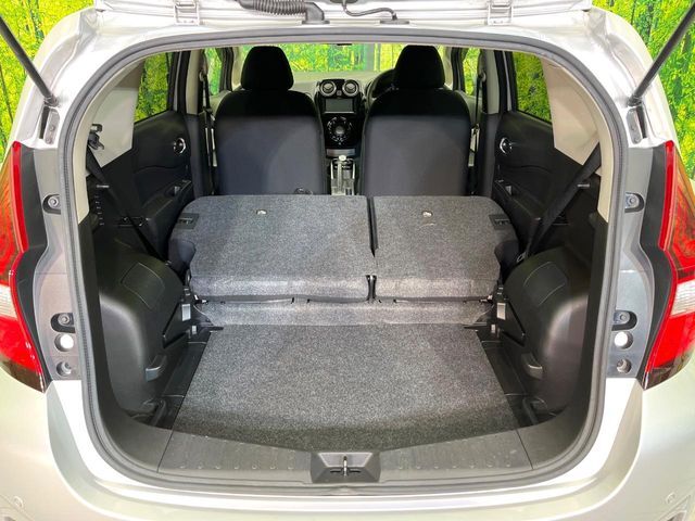 普段のお買い物や通勤、送迎等に十分な荷室スペースを確保しております。セカンドシートを倒すと、大きな荷物の積載も可能です♪
