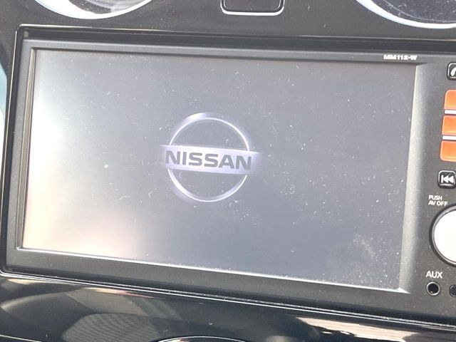 【純正ナビ】人気の純正ナビを装備しております。ナビの使いやすさはもちろん、オーディオ機能も充実！キャンプや旅行はもちろん、通勤や買い物など普段のドライブも楽しくなるはず♪