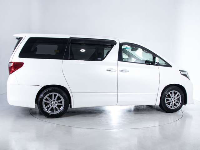 最長5年間走行無制限保証！車種ごとの専門メカニックよる全車展示前点検済み！自己診断コンピューターによる測定を行い合格車輌のみ展示させて頂いております！