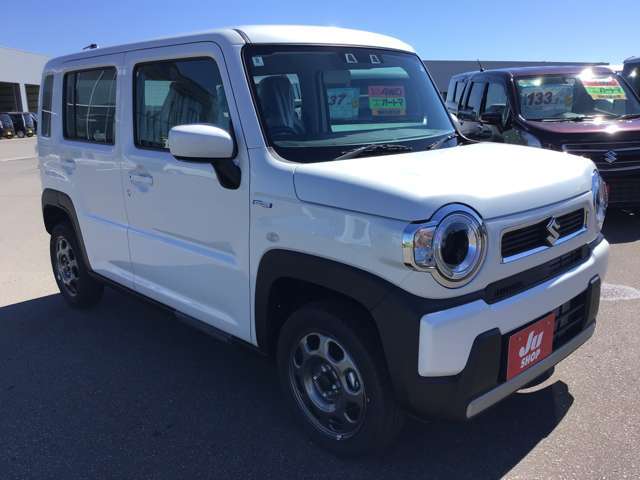 鶴田自動車は笑顔で働ける職場作りに常日頃から励んでいます。元気で笑顔あふれるスタッフが親切丁寧に対応できるお店作りを目指し車検、新車中古車販売、鈑金塗装、自動車保険、を行っております。