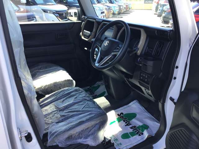 それぞれの分野のプロがお車の悩みや疑問に親身になって対応させていただきます。