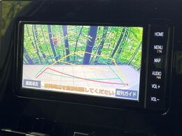 【バックカメラ】駐車時に後方がリアルタイム映像で確認できます。大型商業施設や立体駐車場での駐車時や、夜間のバック時に大活躍！運転スキルに関わらず、今や必須となった装備のひとつです！