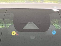 【トヨタセーフティセンス】走行中に前方の車両等を認識し、衝突しそうな時は警報とブレーキで衝突回避と被害軽減をアシスト。より安全にドライブをお楽しみいただけます。