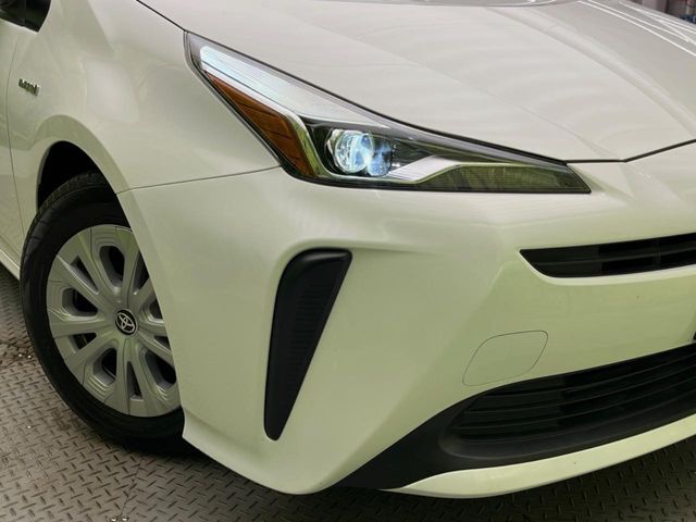 【LEDヘッドライト】悪天候や夜間走行時も良好な視界を確保し安心して運転できる高輝度LEDヘッドライトを装備！点灯速度が早く、消費電力も抑えられています。