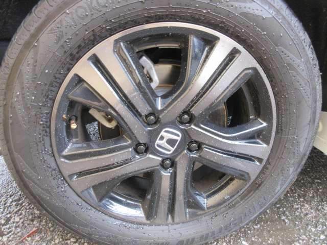 HDDナビ。地図の記憶媒体にハードディスクドライブを用いた新世代のカーナビ。従来の光学式ディスク（CD-ROM、DVD-ROM）を用いたものに比べ高速・大容量で、より高精細・多機能なナビゲーションを実現。